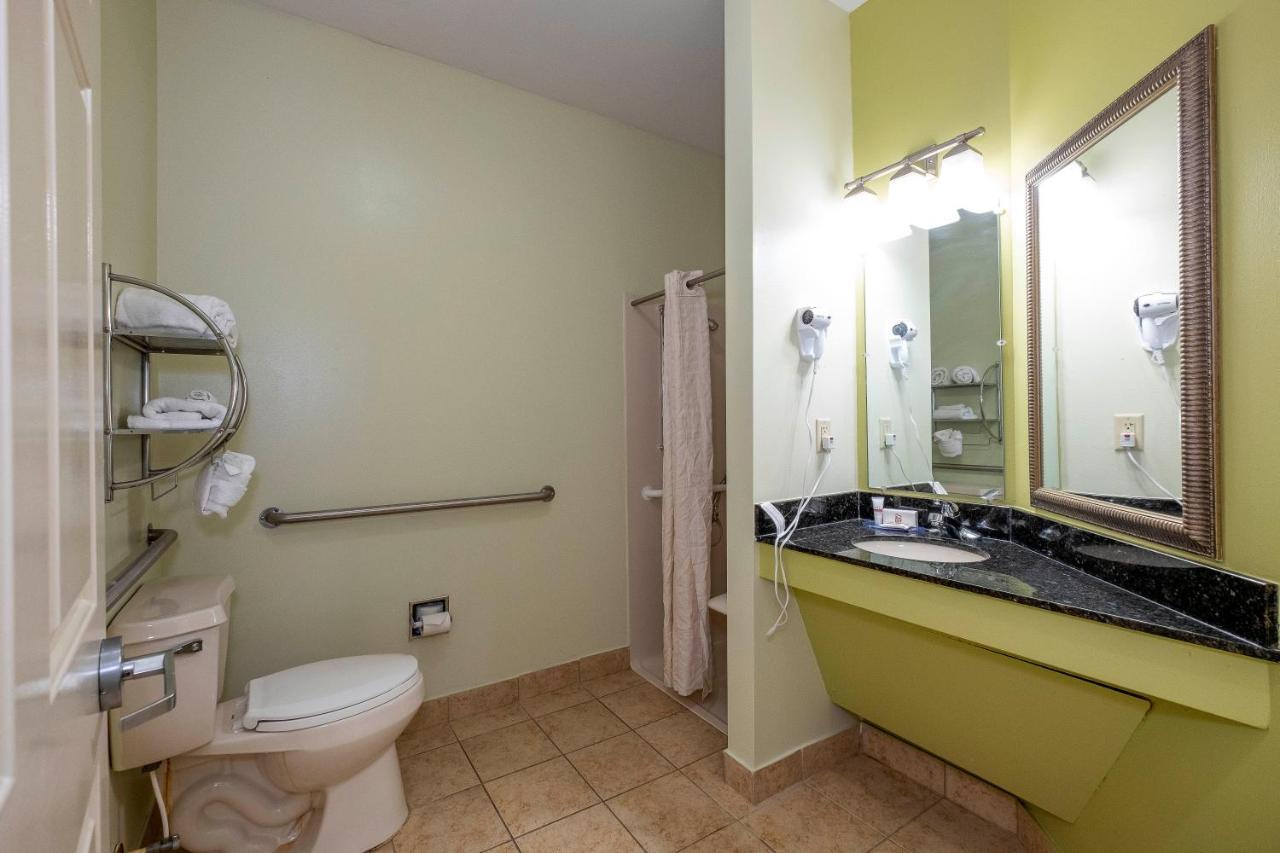 Red Roof Inn & Suites Вілсон Екстер'єр фото